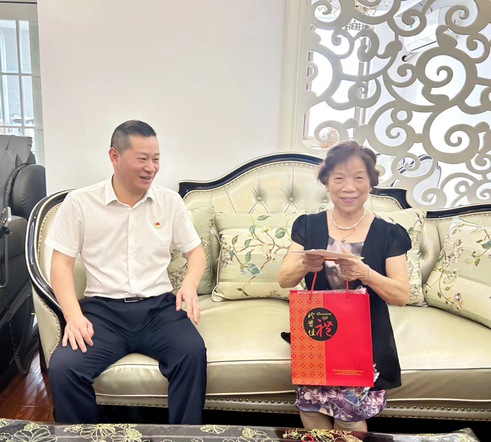 2.张纯武.jpg