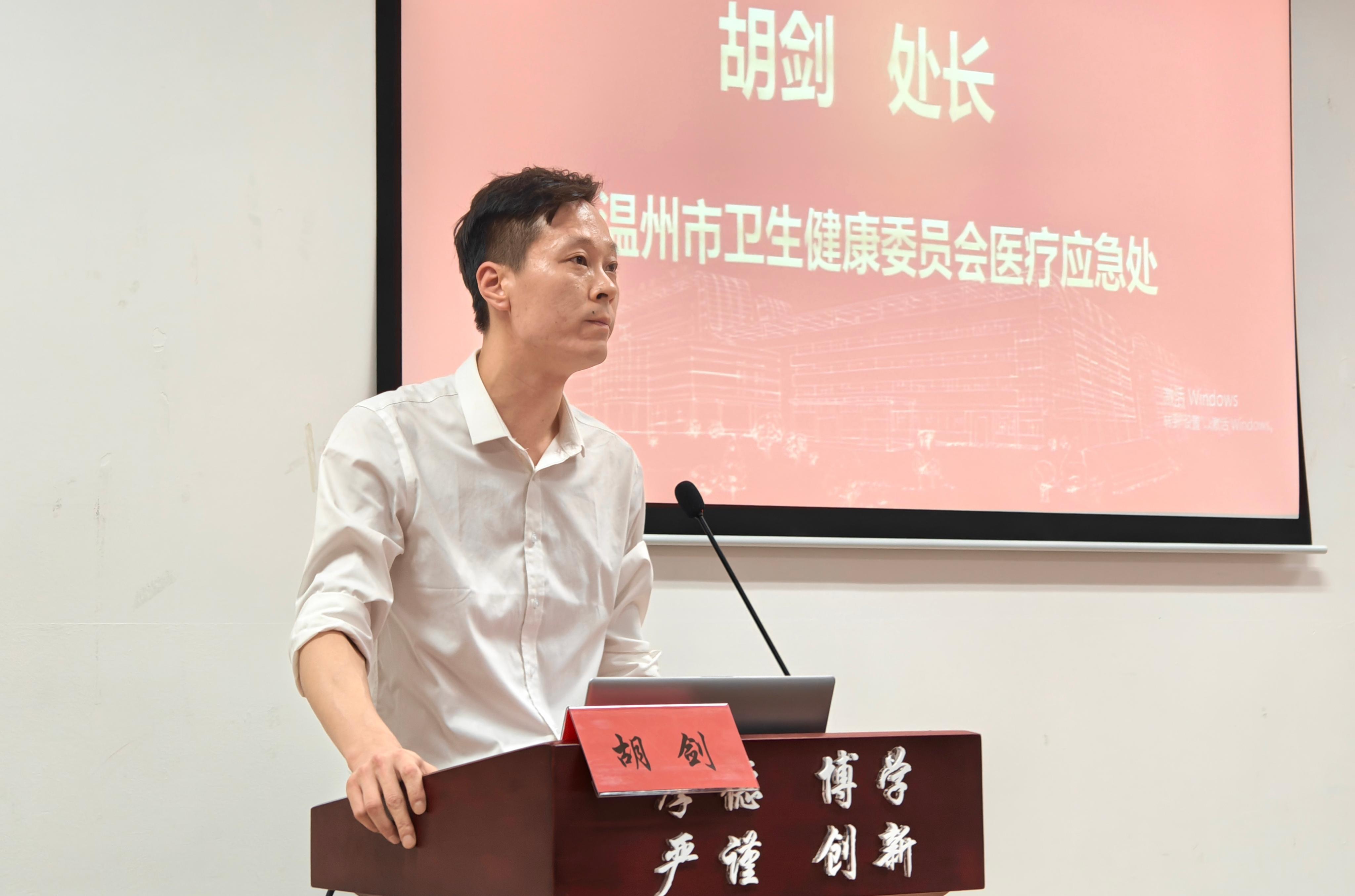 讲话2.jpg