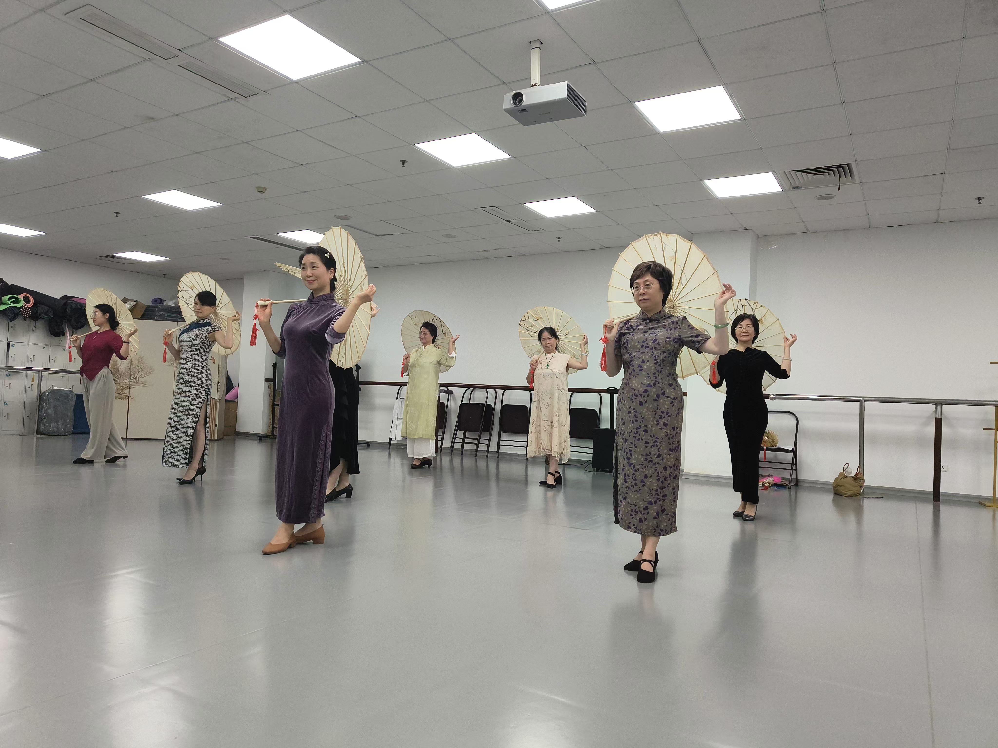 --旗袍秀第8次课_20241108-1.jpg