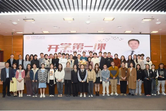 书记有约丨当植树节遇上医学誓言：“开学第一课”种下希望与信念3.13(1)29.png