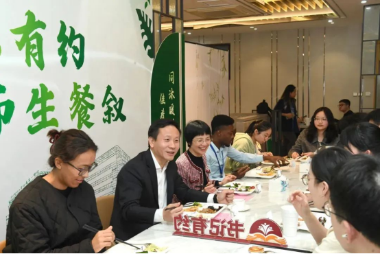 书记有约丨当植树节遇上医学誓言：“开学第一课”种下希望与信念3.13(1)689.png